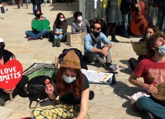 Crisis in Corfu Seals included? Promo