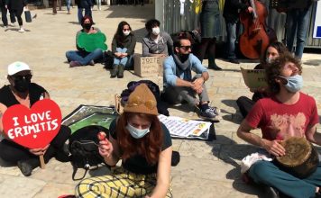 Crisis in Corfu Seals included? Promo